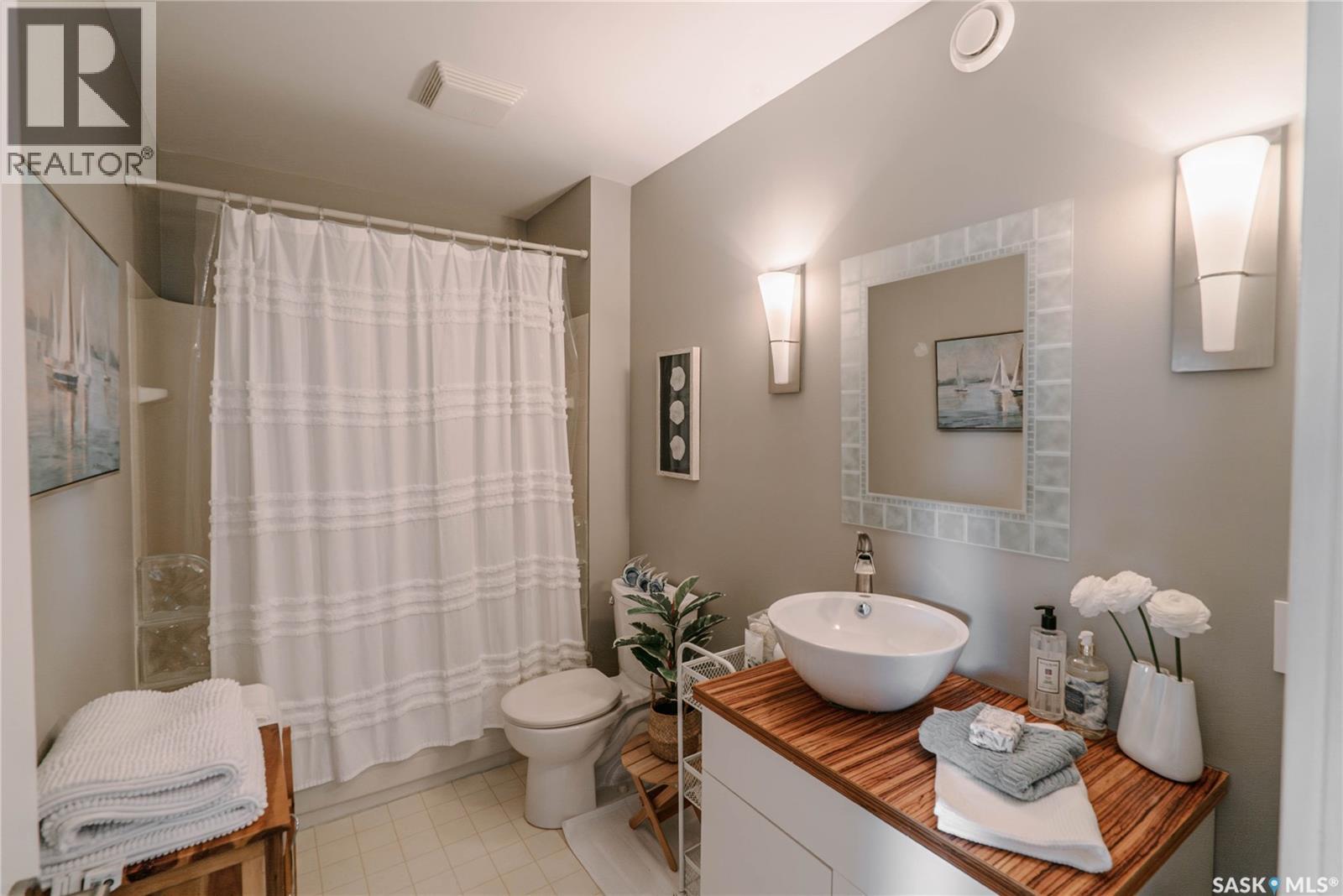 71 Bain Crescent, Saskatoon, SK - Indoor Photo Showing Bathroom