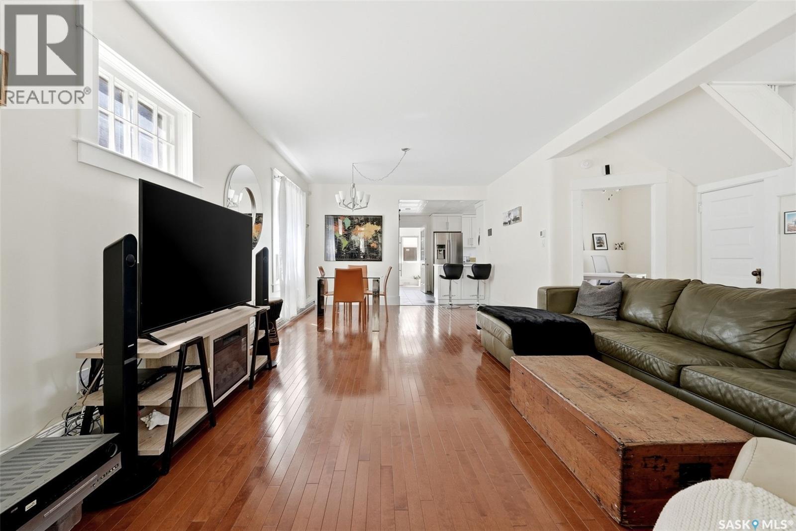 2022 Retallack Street, Regina, SK - Indoor Photo Showing Living Room