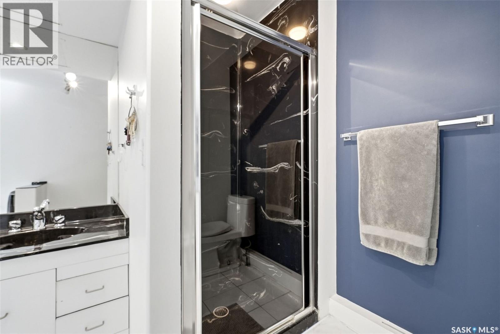 2022 Retallack Street, Regina, SK - Photo Showing Bathroom