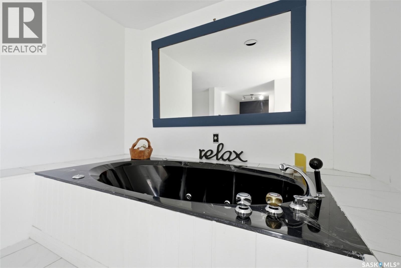2022 Retallack Street, Regina, SK - Indoor