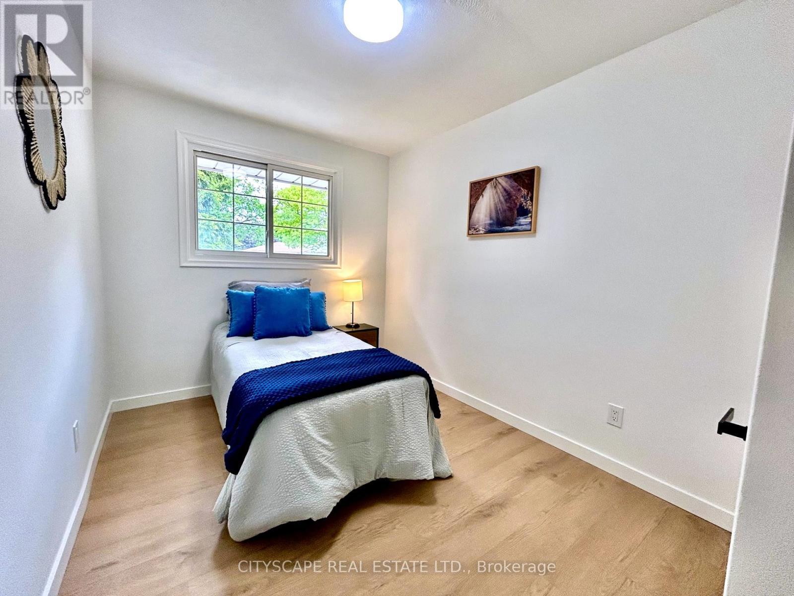 39 Carousel Avenue, Hamilton, ON - Indoor Photo Showing Bedroom