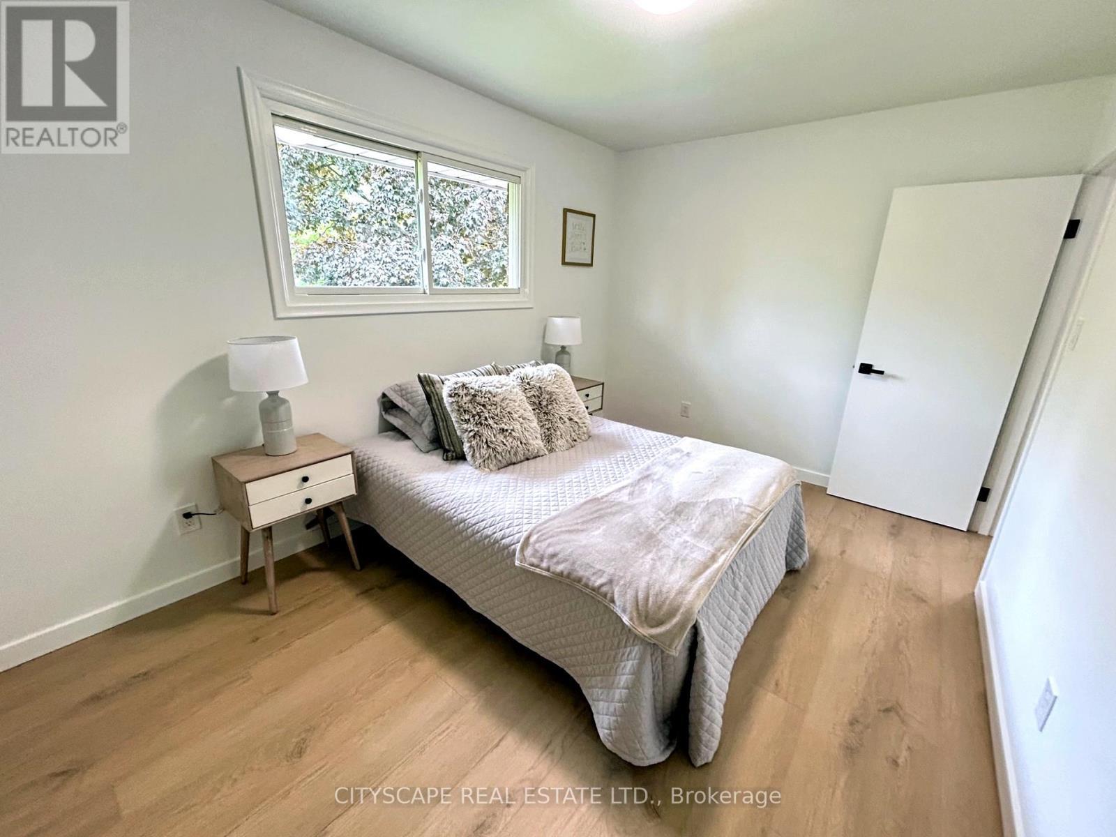 39 Carousel Avenue, Hamilton, ON - Indoor Photo Showing Bedroom