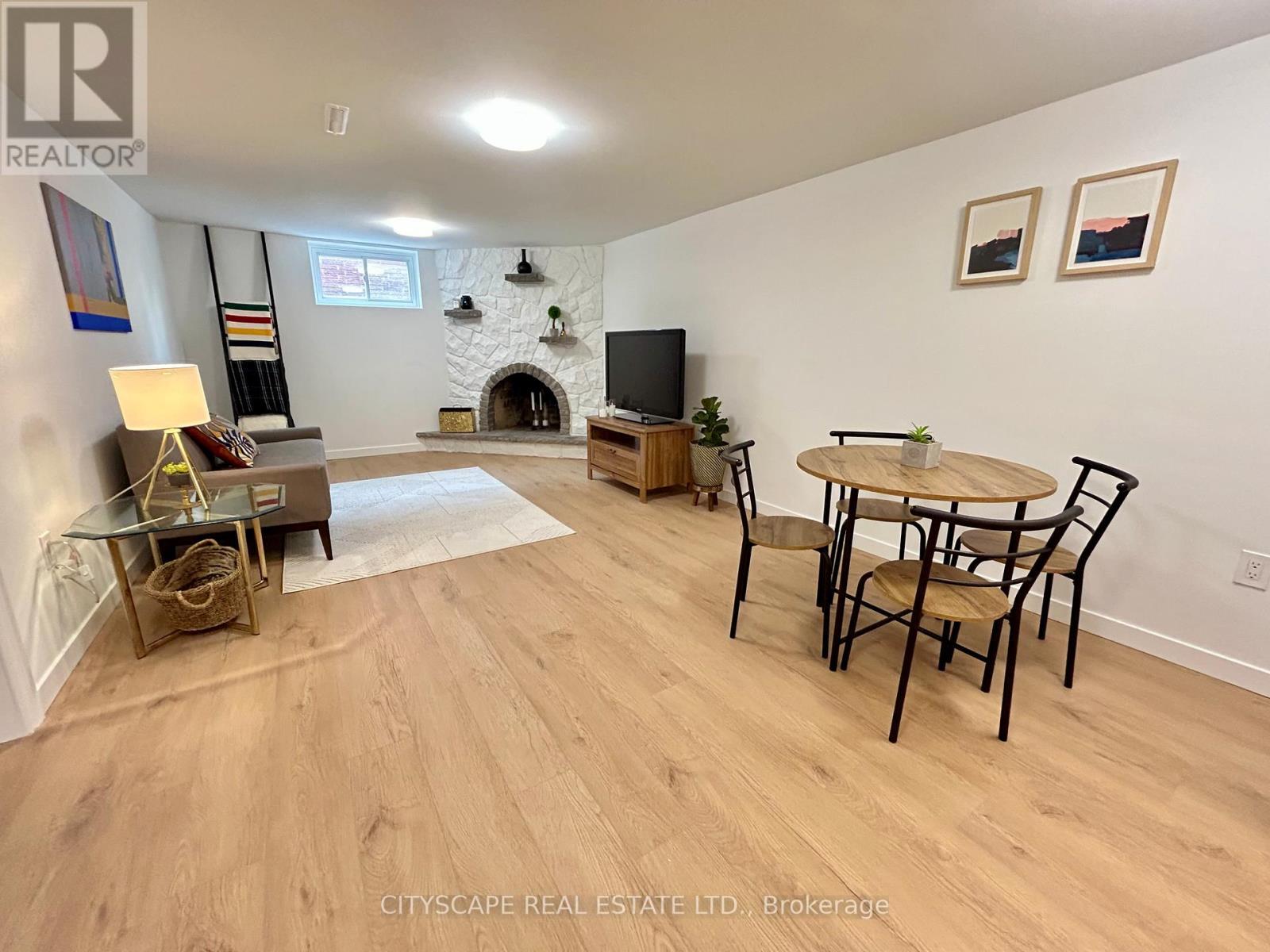 39 Carousel Avenue, Hamilton, ON - Indoor
