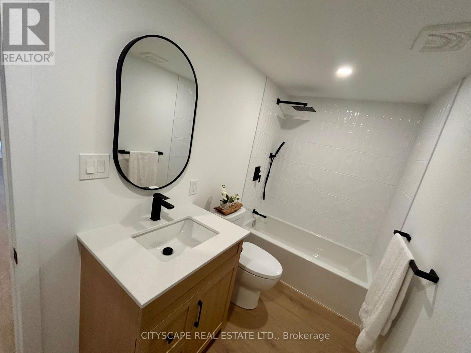 39 Carousel Avenue, Hamilton, ON - Indoor Photo Showing Bathroom