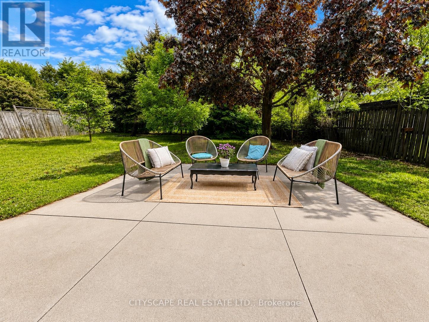 39 Carousel Avenue, Hamilton, ON - Outdoor