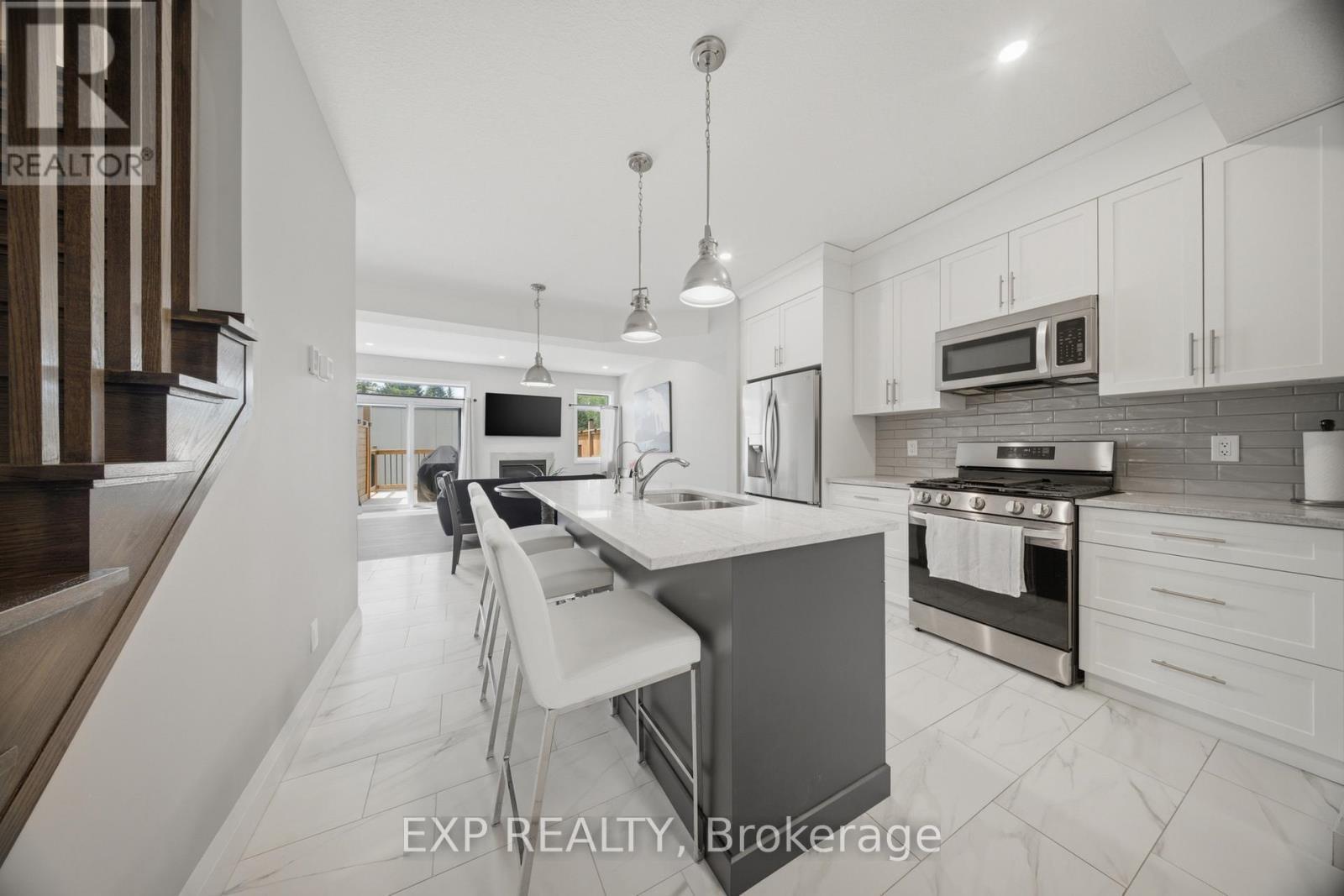 107 Stephenson Way, Minto, ON - Indoor Photo Showing Kitchen With Upgraded Kitchen