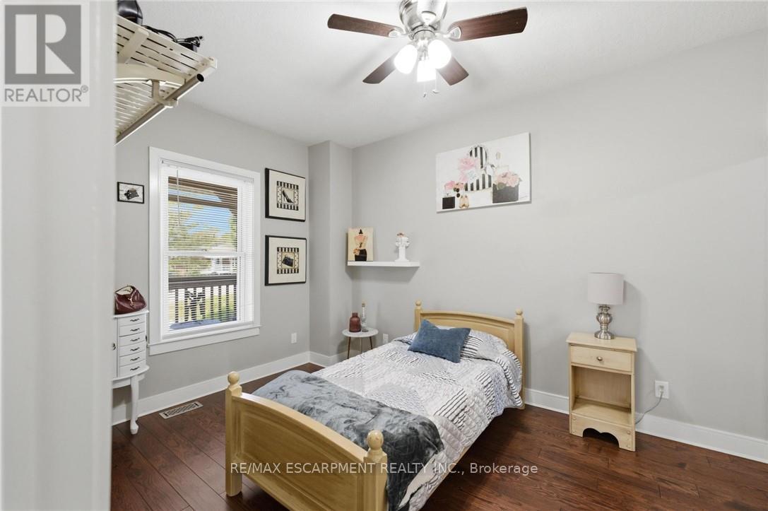 69 Nash Road S, Hamilton, ON - Indoor Photo Showing Bedroom