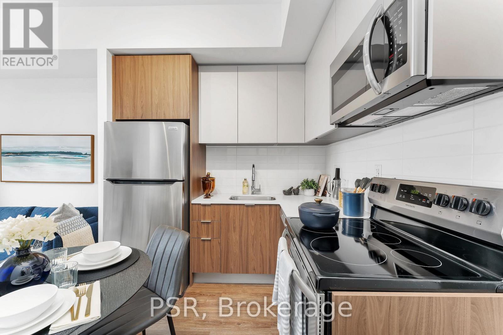 350 - 37 Danforth Road, Toronto, ON - Indoor Photo Showing Kitchen
