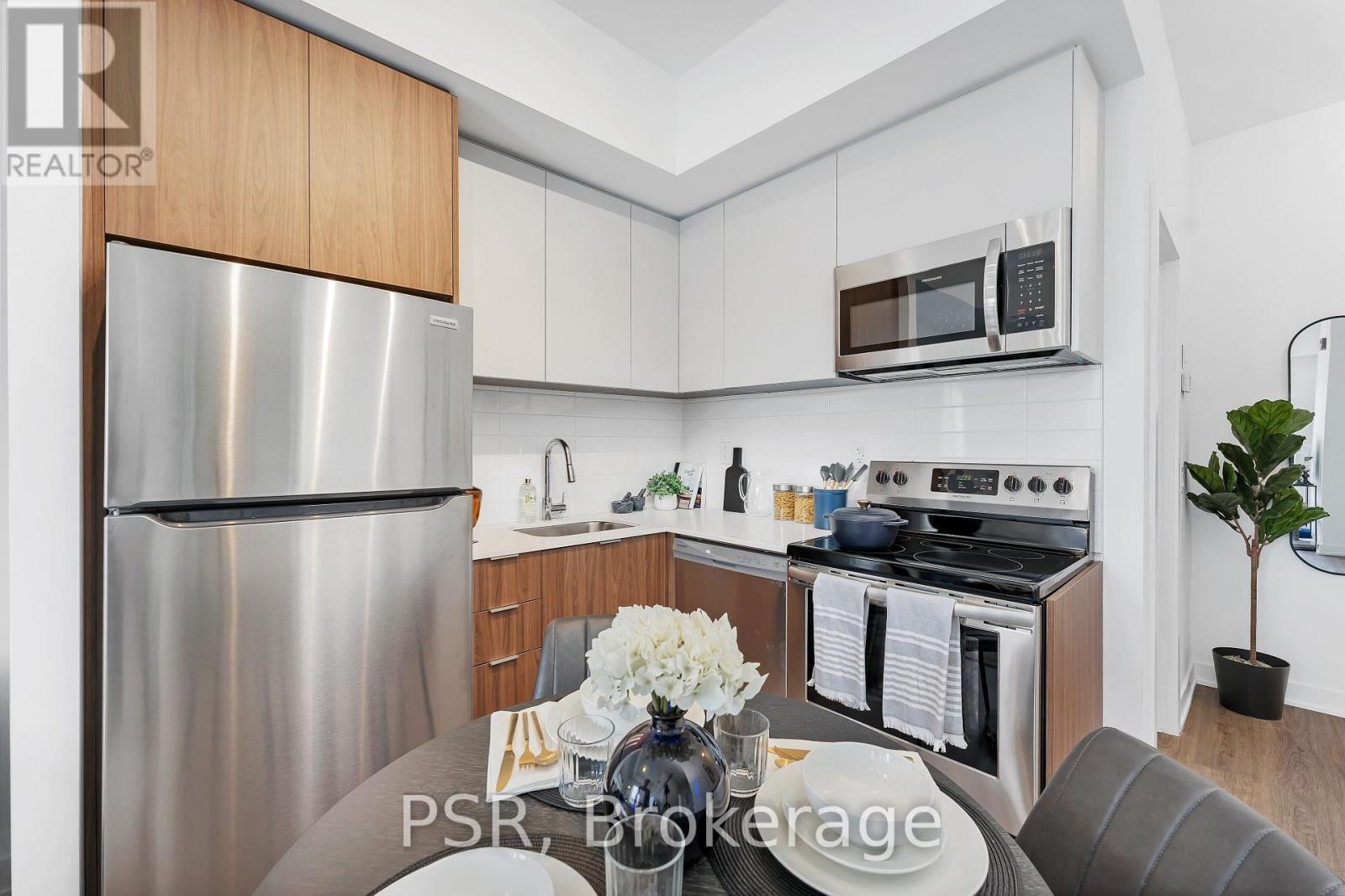 350 - 37 Danforth Road, Toronto, ON - Indoor Photo Showing Kitchen With Stainless Steel Kitchen