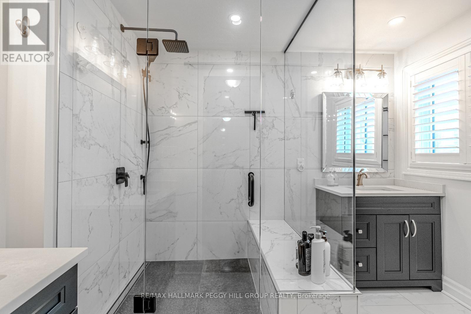 35 Benjamin Lane, Barrie, ON - Indoor Photo Showing Bathroom