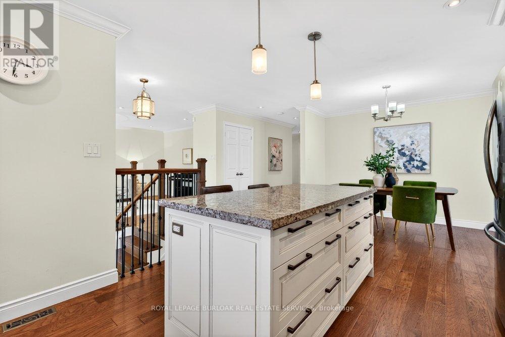 758 Francis Road, Burlington, ON - Indoor Photo Showing Kitchen With Upgraded Kitchen