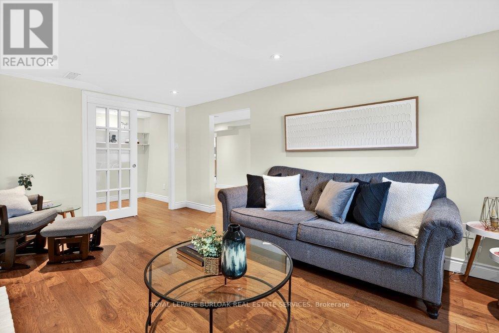 758 Francis Road, Burlington, ON - Indoor Photo Showing Living Room