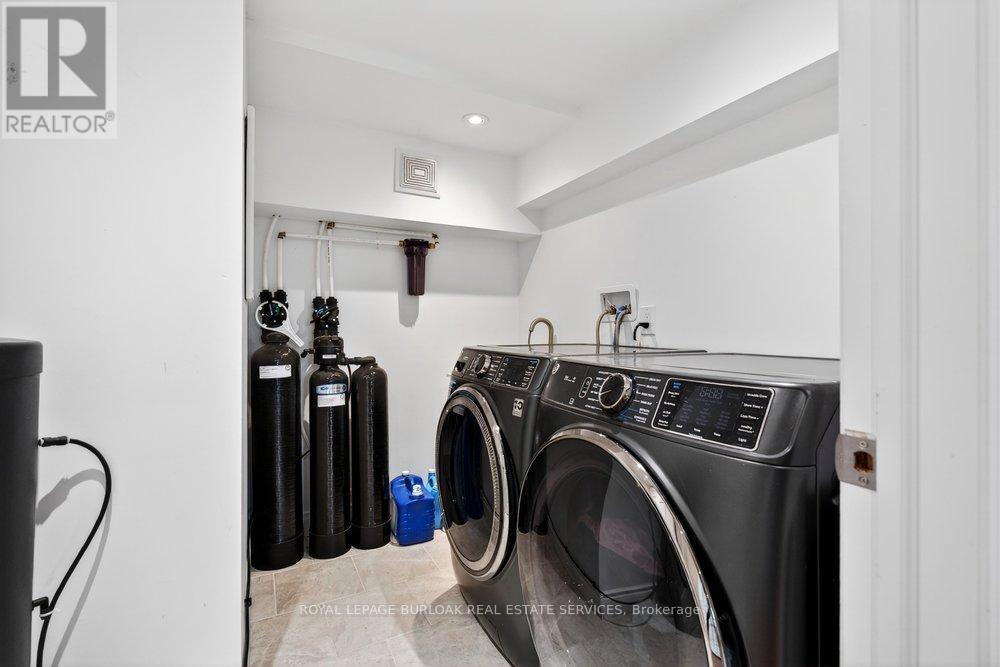 758 Francis Road, Burlington, ON - Indoor Photo Showing Laundry Room