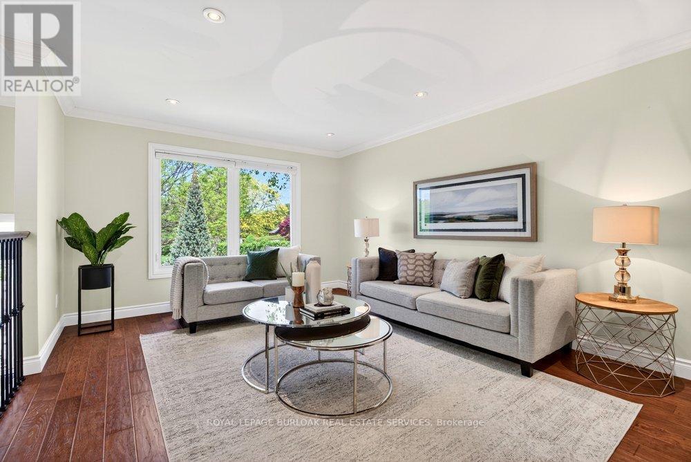 758 Francis Road, Burlington, ON - Indoor Photo Showing Living Room
