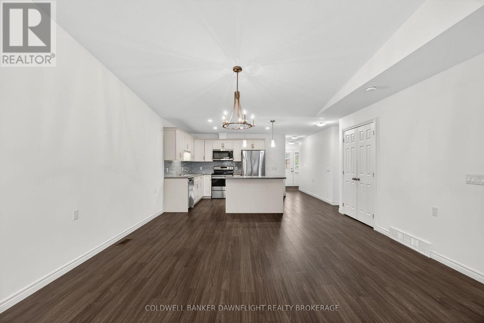 18 Devon Drive, South Huron (Exeter), ON - Indoor Photo Showing Kitchen