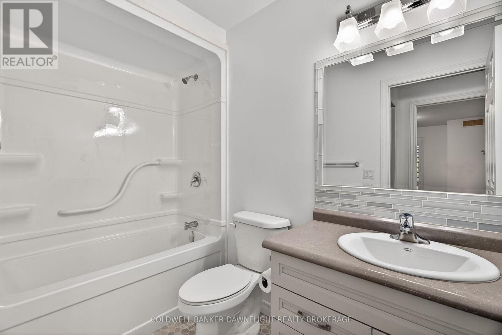 18 Devon Drive, South Huron (Exeter), ON - Indoor Photo Showing Bathroom