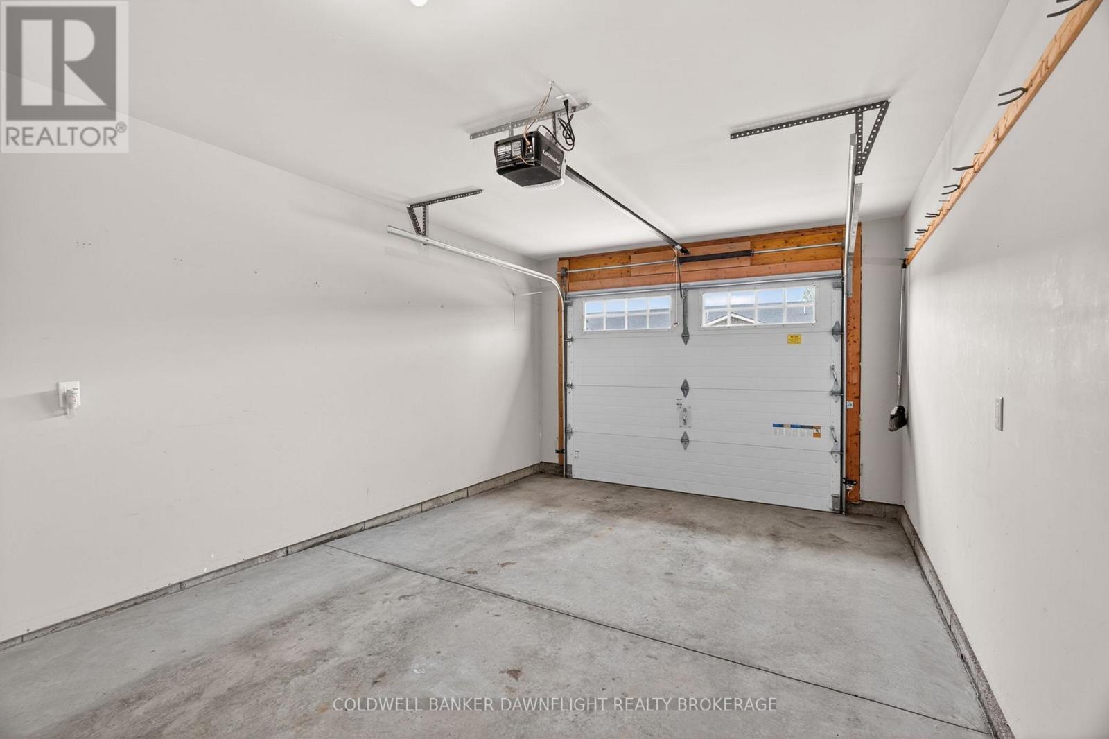 18 Devon Drive, South Huron (Exeter), ON - Indoor Photo Showing Garage