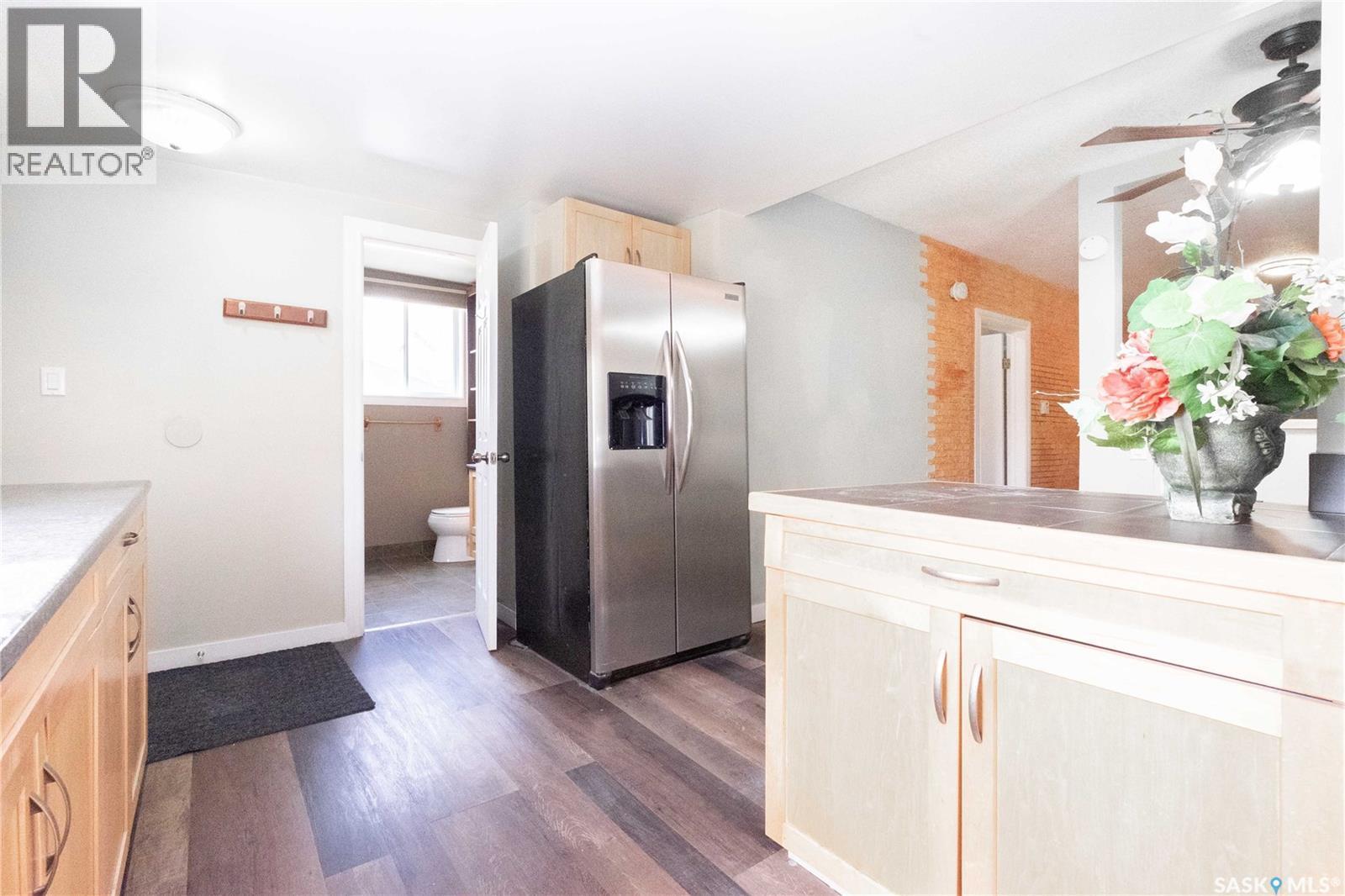 1077 Broder Street, Regina, SK - Indoor Photo Showing Kitchen