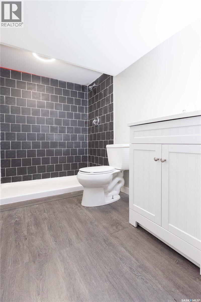 1077 Broder Street, Regina, SK - Indoor Photo Showing Bathroom