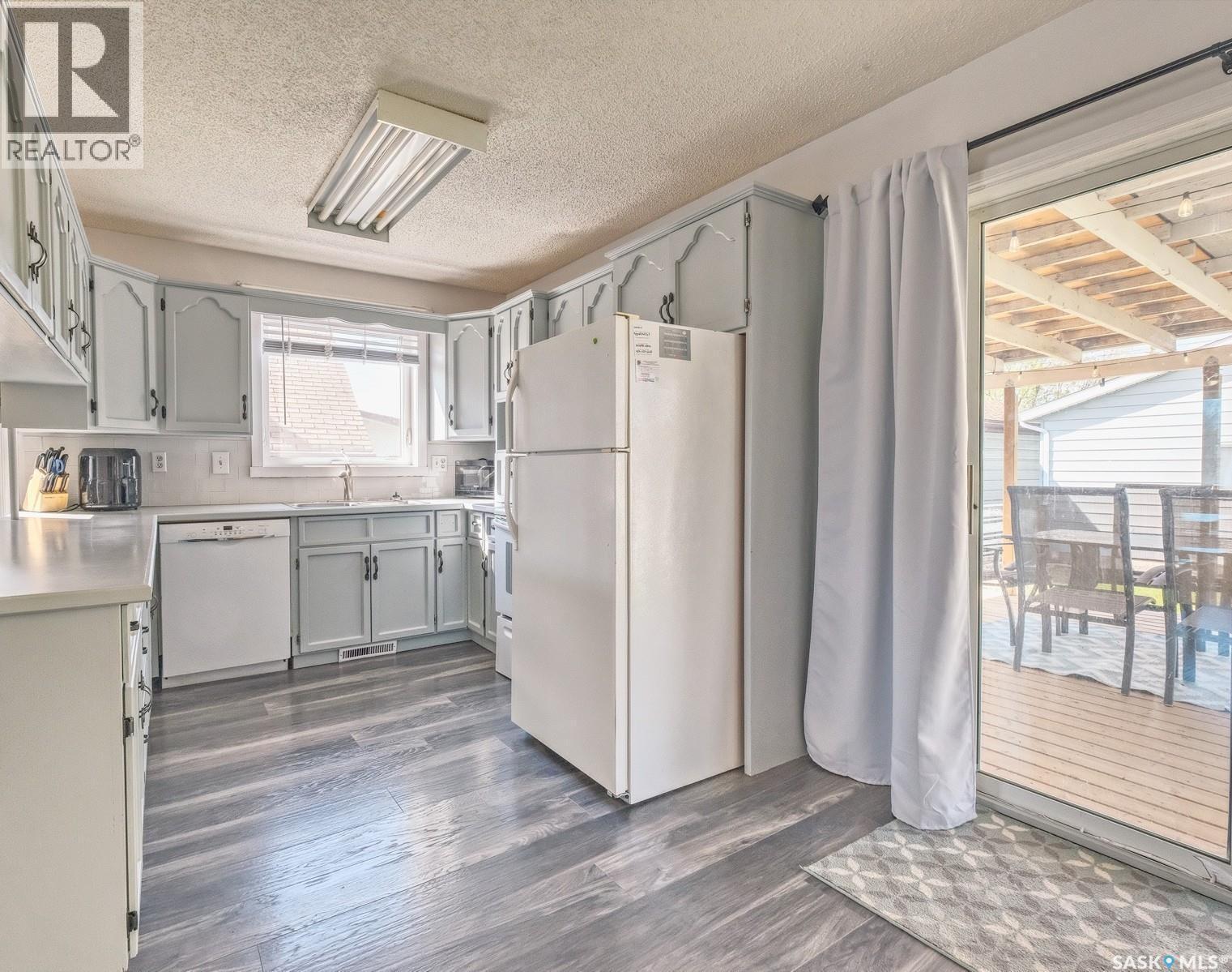 311 4Th Avenue E, Biggar, SK - Indoor Photo Showing Kitchen