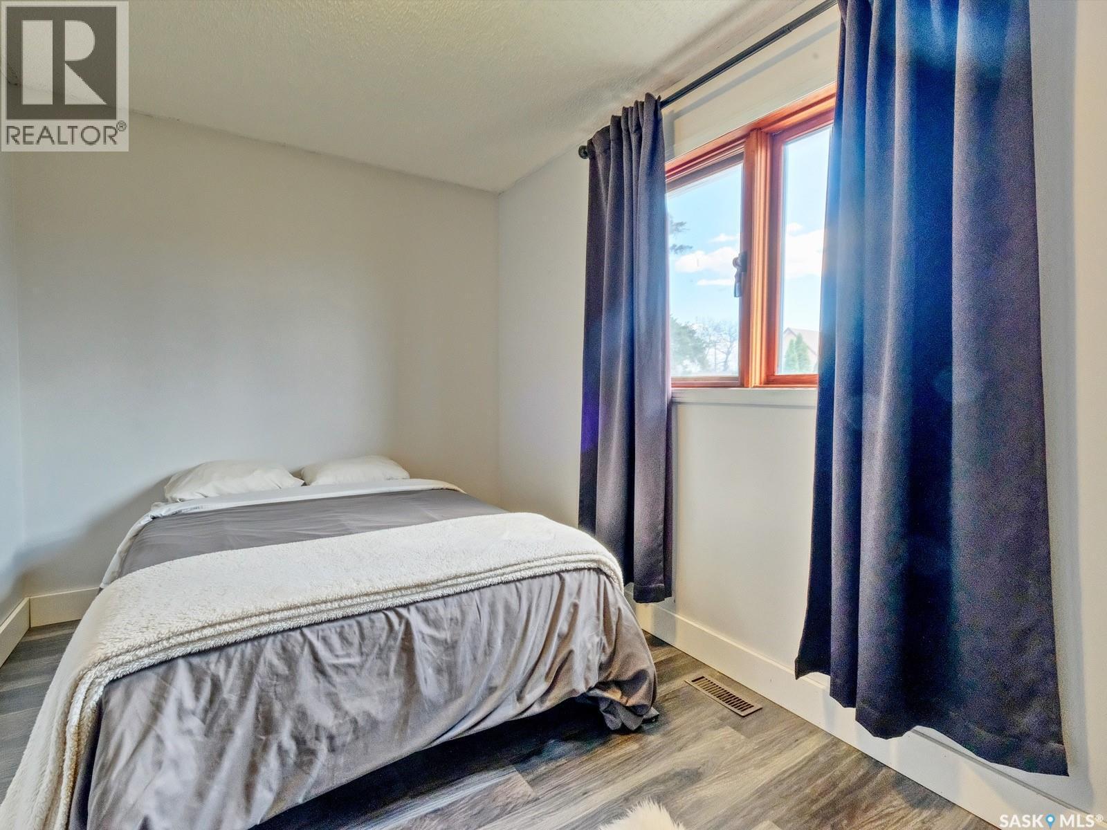 311 4Th Avenue E, Biggar, SK - Indoor Photo Showing Bedroom
