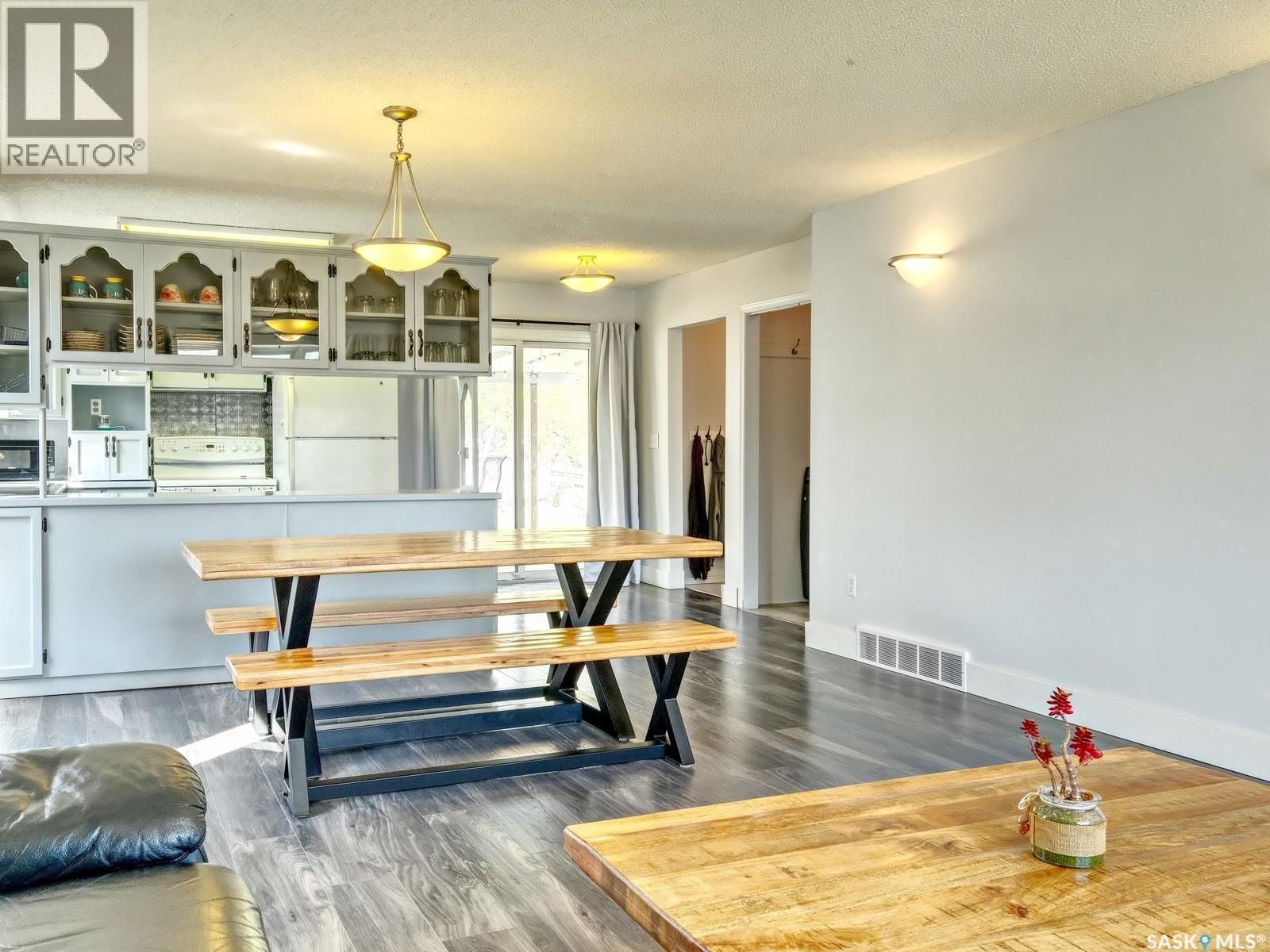 311 4Th Avenue E, Biggar, SK - Indoor
