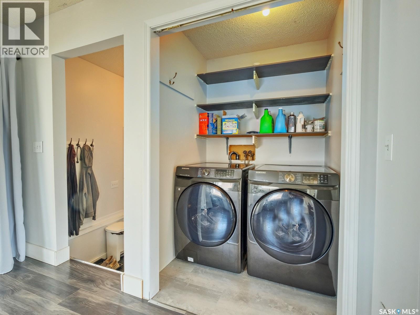 311 4Th Avenue E, Biggar, SK - Indoor Photo Showing Laundry Room