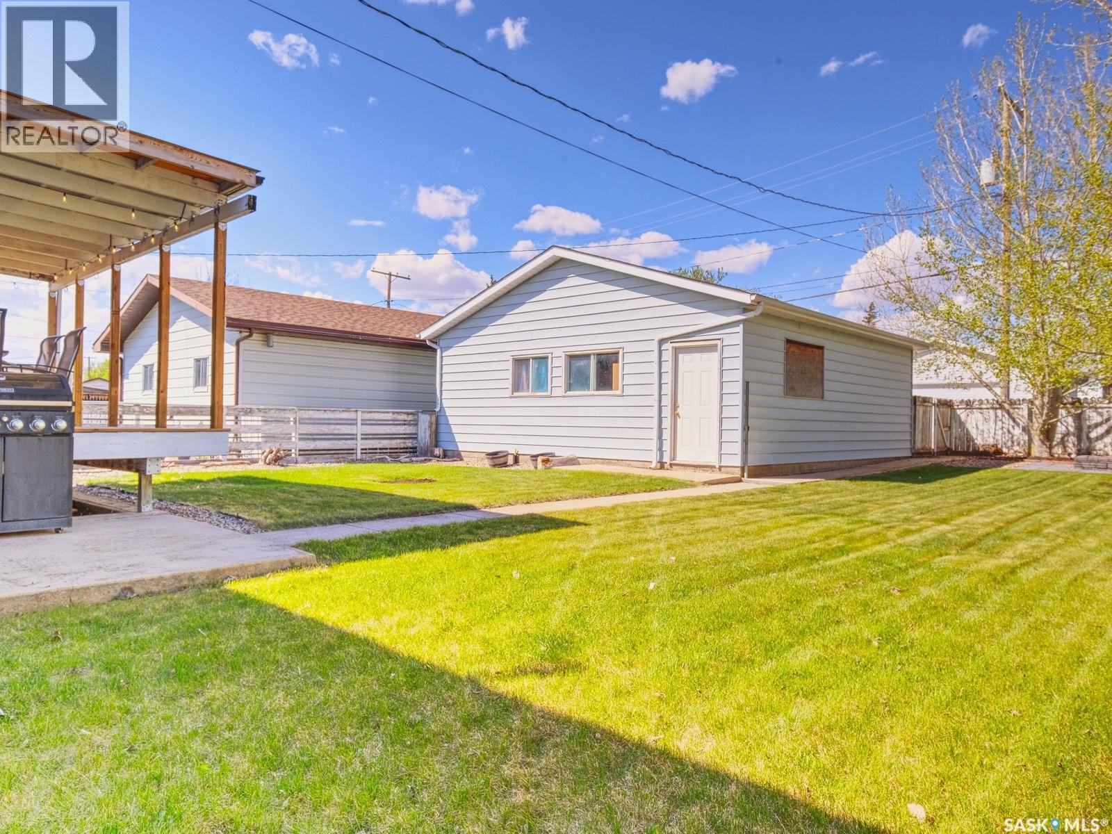 311 4Th Avenue E, Biggar, SK - Outdoor