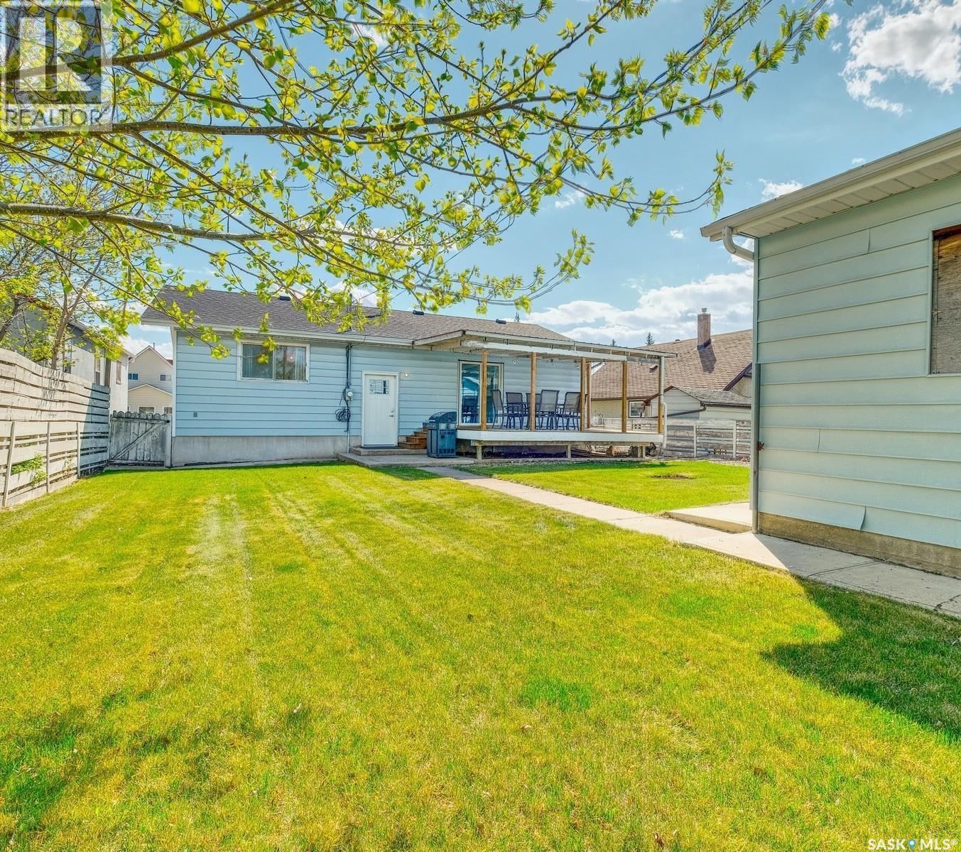 311 4Th Avenue E, Biggar, SK - Outdoor With Deck Patio Veranda