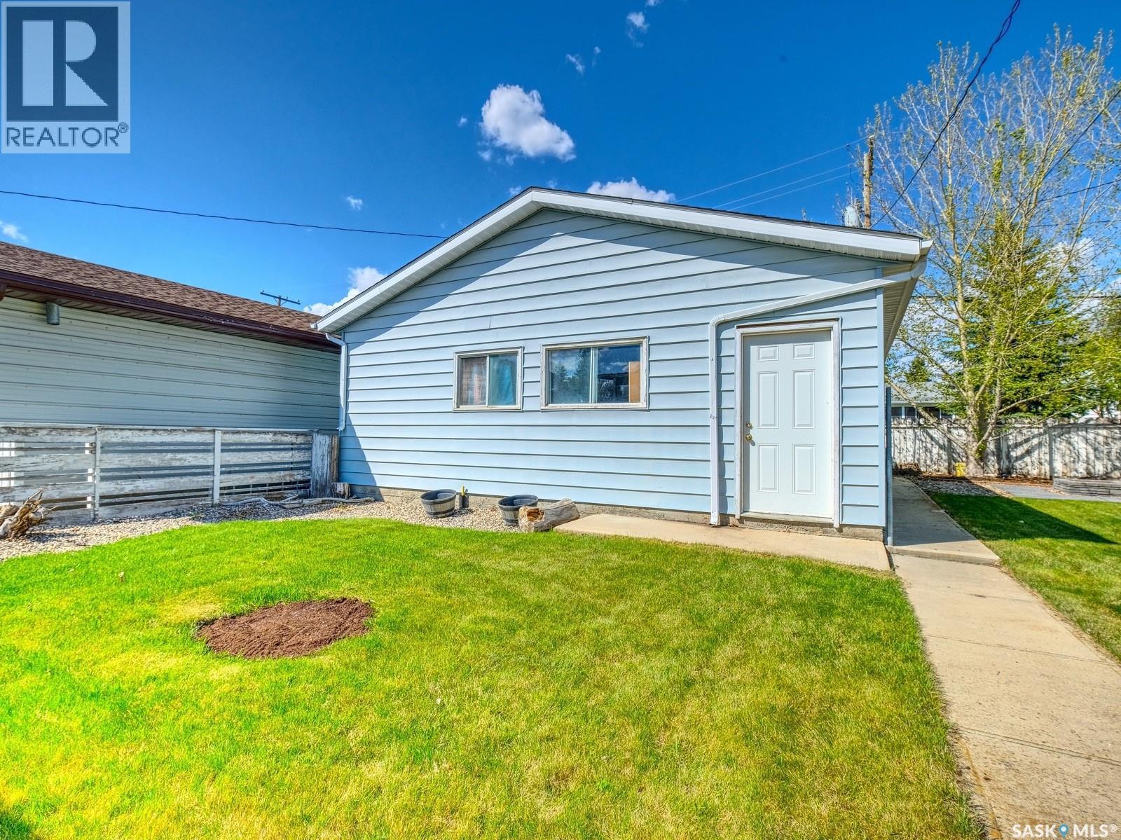 311 4Th Avenue E, Biggar, SK - Outdoor