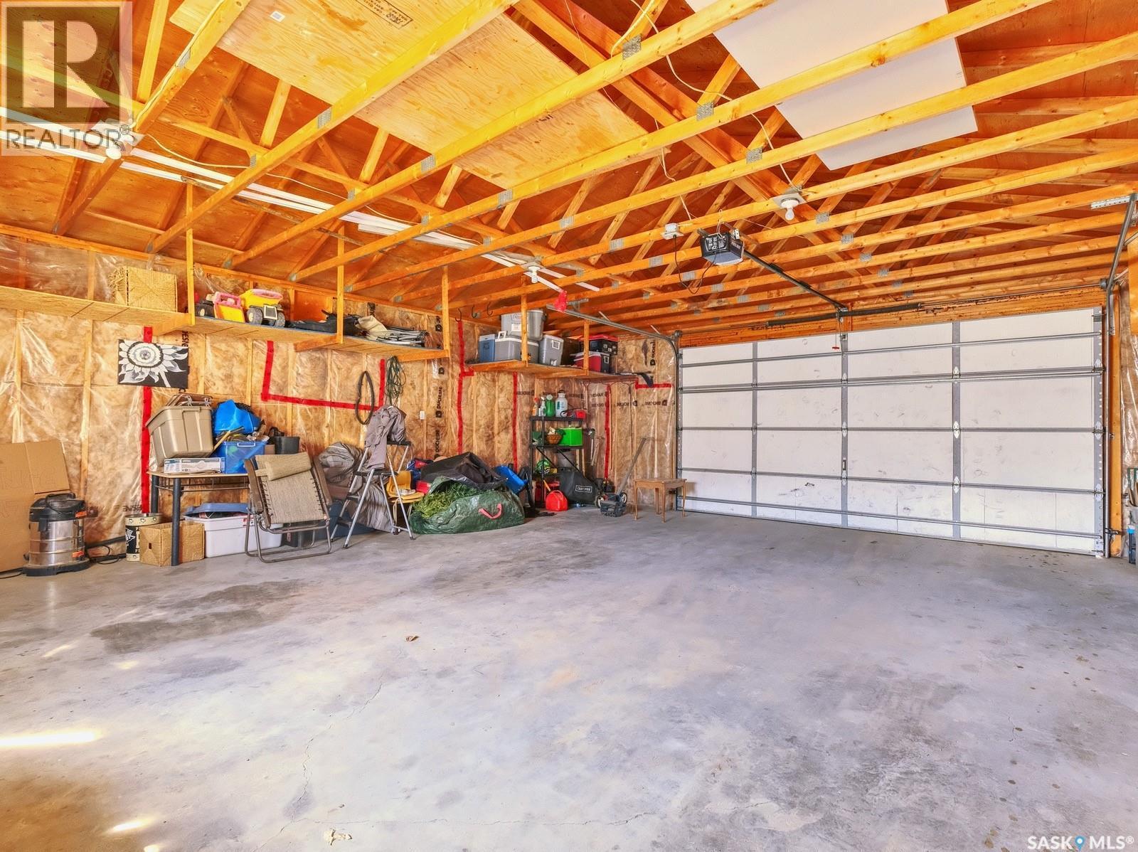 311 4Th Avenue E, Biggar, SK - Indoor Photo Showing Garage