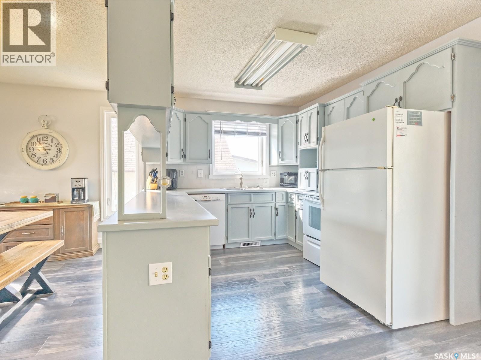 311 4Th Avenue E, Biggar, SK - Indoor Photo Showing Kitchen