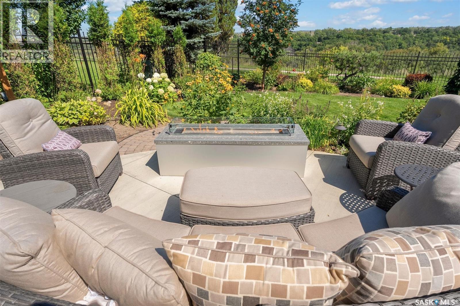 323 Mallin Crescent, Saskatoon, SK - Outdoor With Deck Patio Veranda