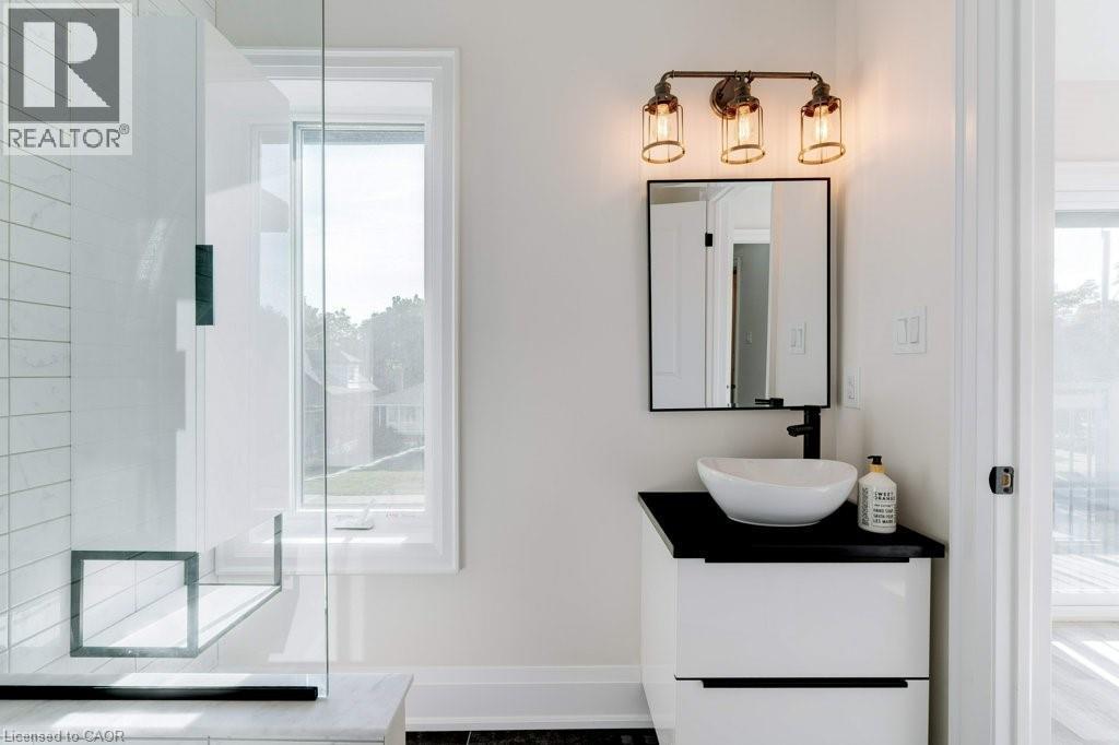 UNIT A - 38 East 16Th Street, Hamilton, ON - Indoor