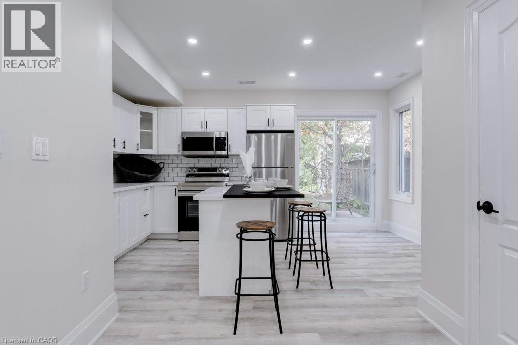 UNIT B - 38 East 16Th Street, Hamilton, ON - Indoor Photo Showing Kitchen