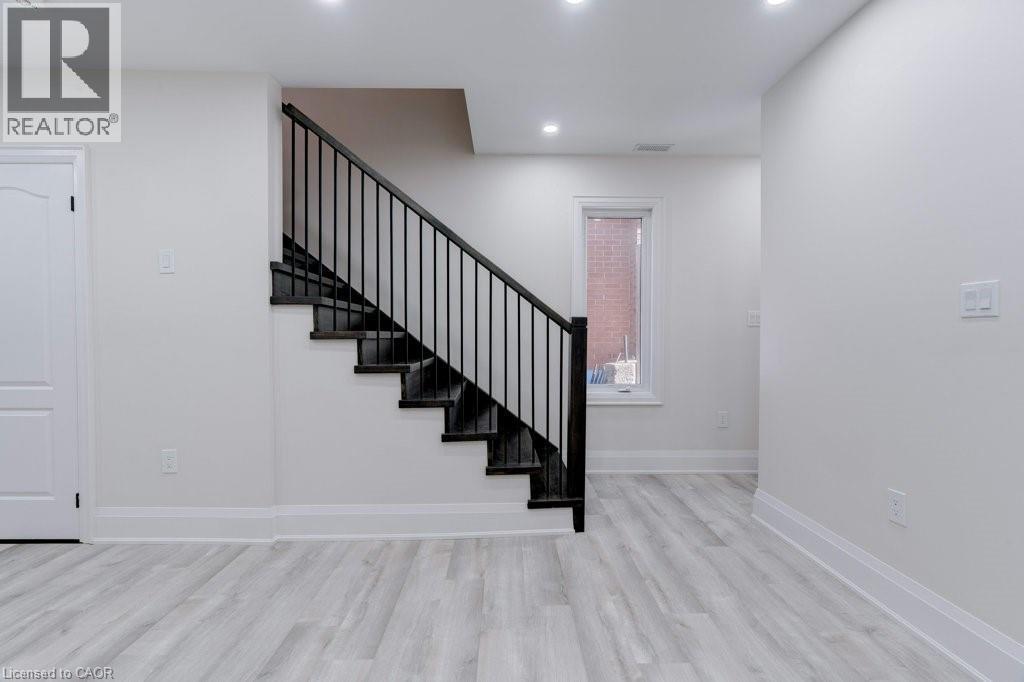 UNIT B - 38 East 16Th Street, Hamilton, ON - Indoor Photo Showing Other Room