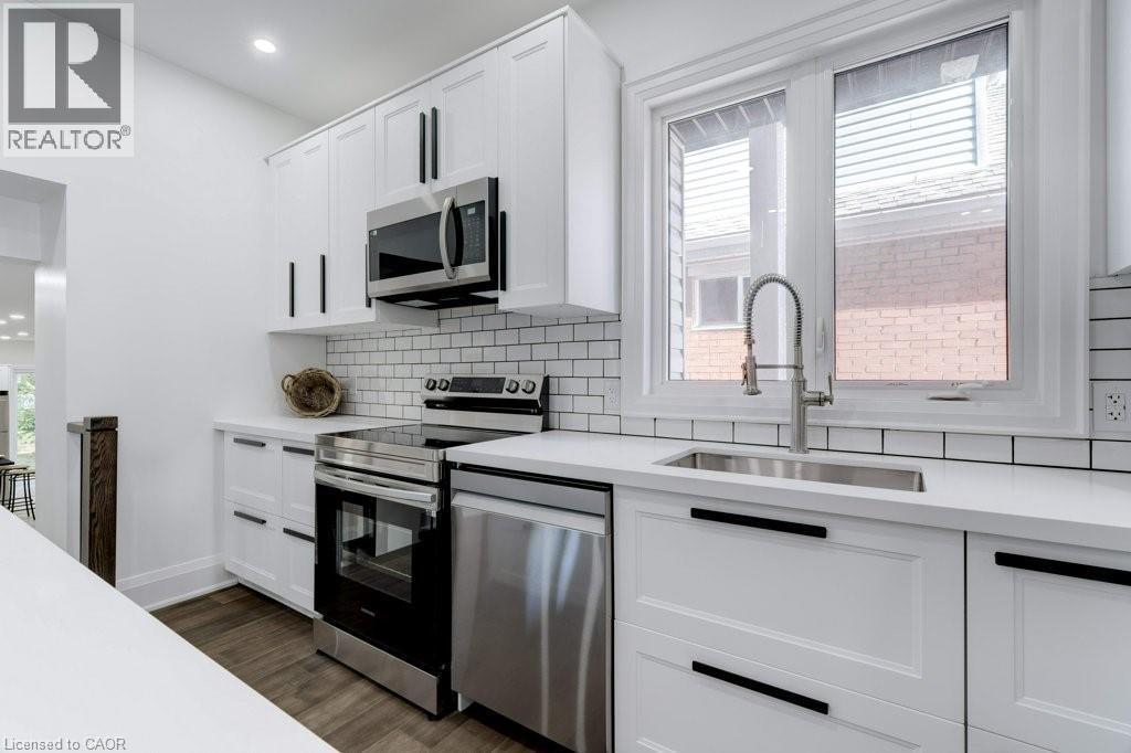 UNIT A - 38 East 16Th Street, Hamilton, ON - Indoor Photo Showing Kitchen With Upgraded Kitchen