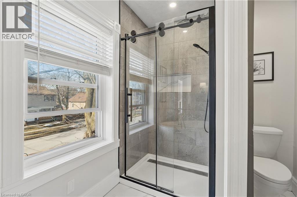 855 Hamilton Street, Cambridge, ON - Indoor Photo Showing Bathroom