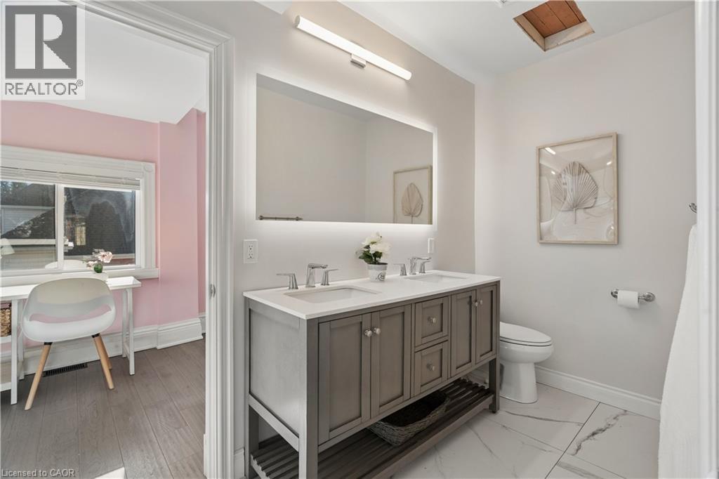 855 Hamilton Street, Cambridge, ON - Indoor Photo Showing Bathroom