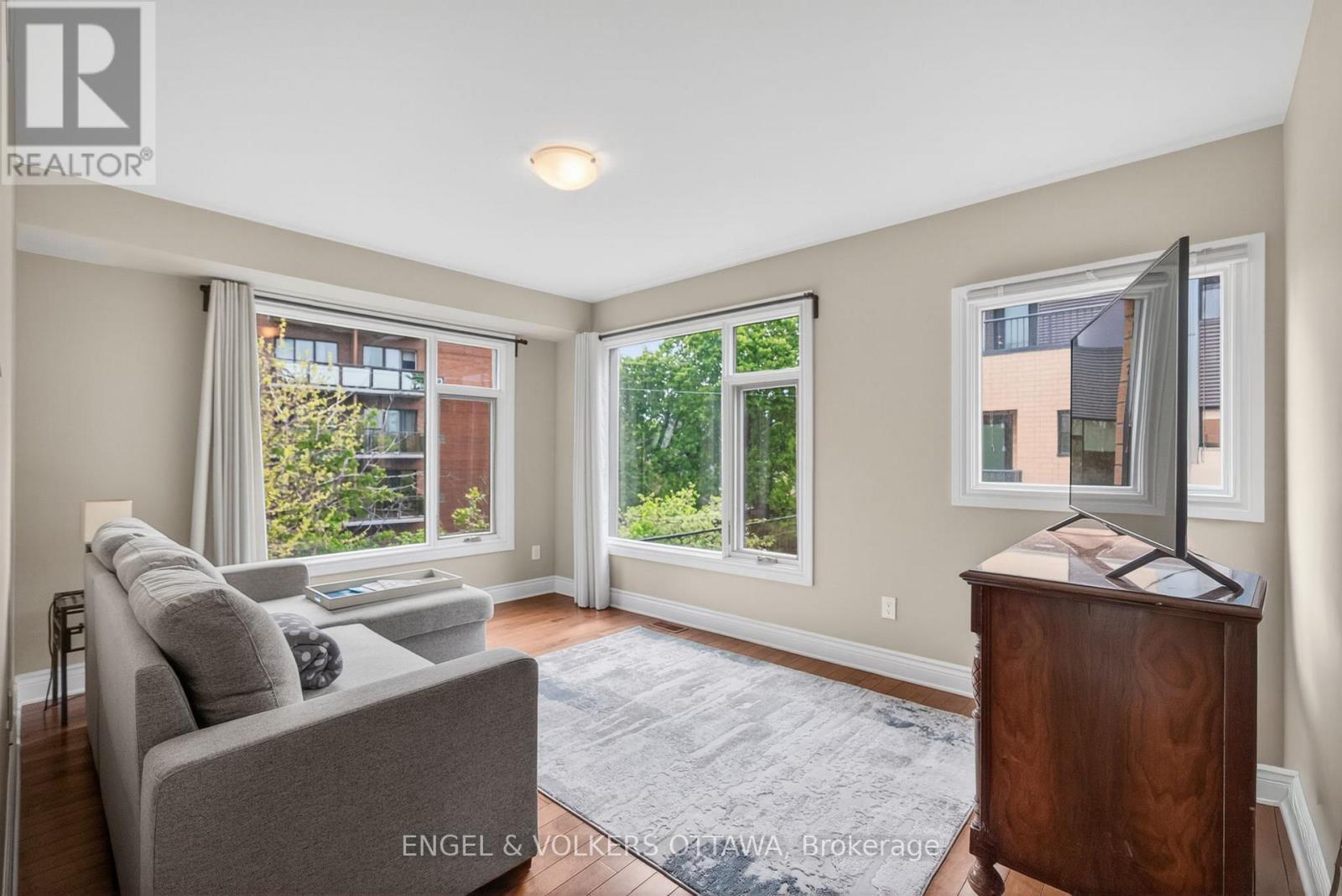 1896 Carling Avenue, Ottawa, ON