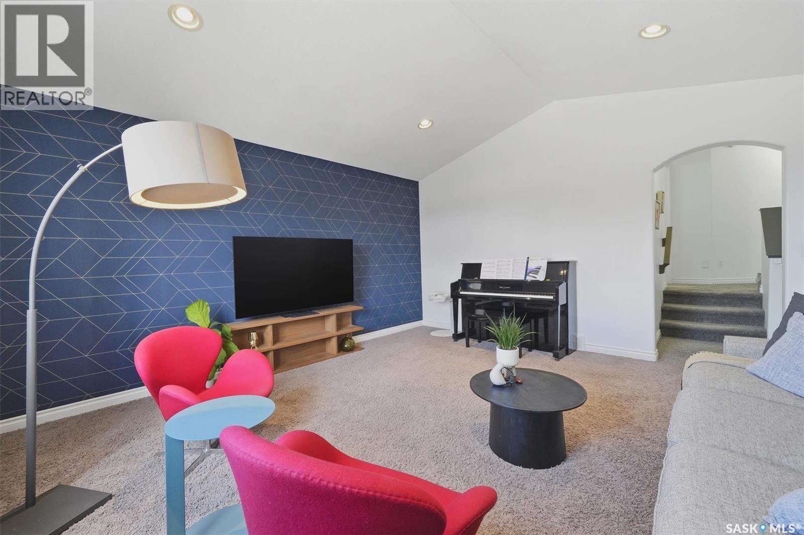 106 Wilkins Crescent, Saskatoon, SK - Indoor Photo Showing Living Room