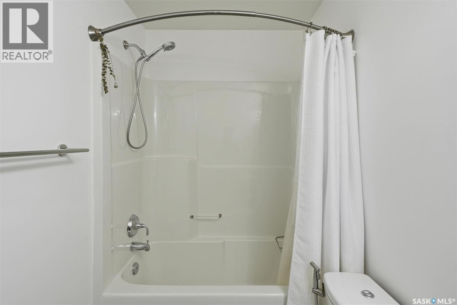 106 Wilkins Crescent, Saskatoon, SK - Indoor Photo Showing Bathroom