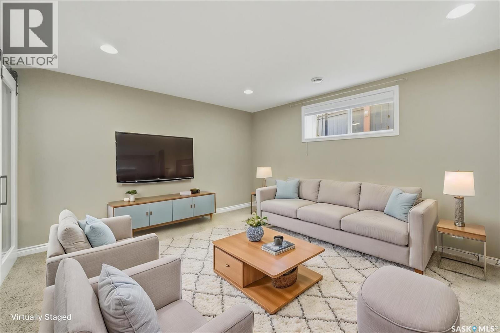 106 Wilkins Crescent, Saskatoon, SK - Indoor Photo Showing Living Room
