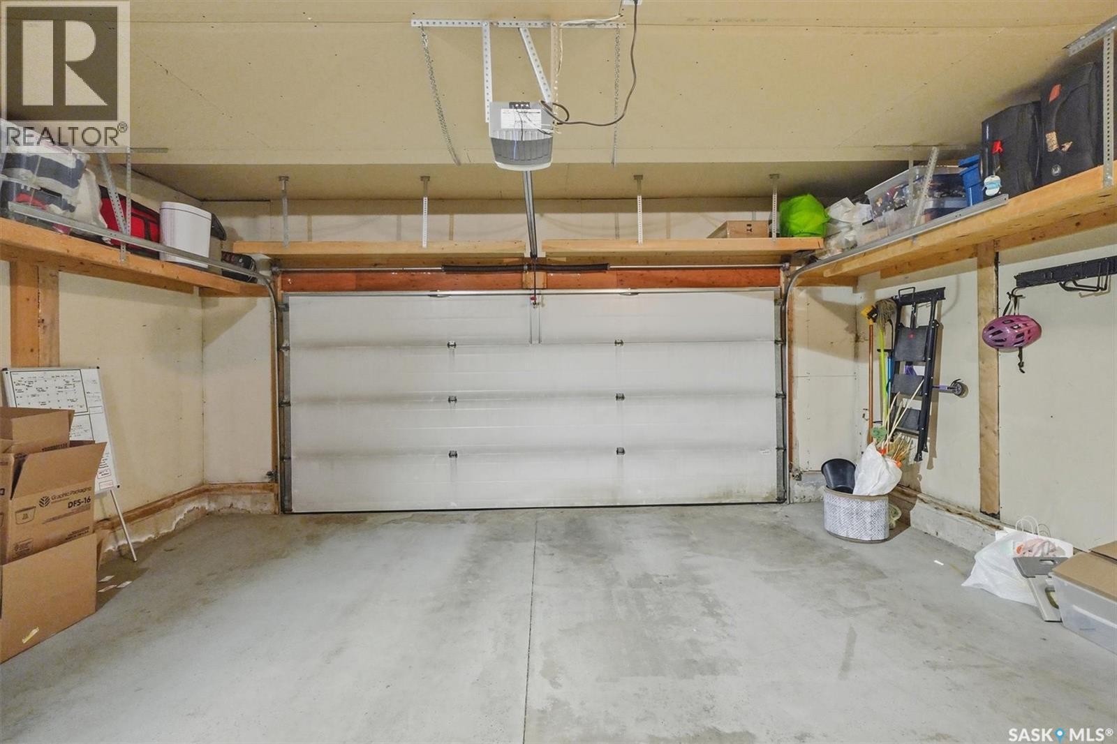 106 Wilkins Crescent, Saskatoon, SK - Indoor Photo Showing Garage
