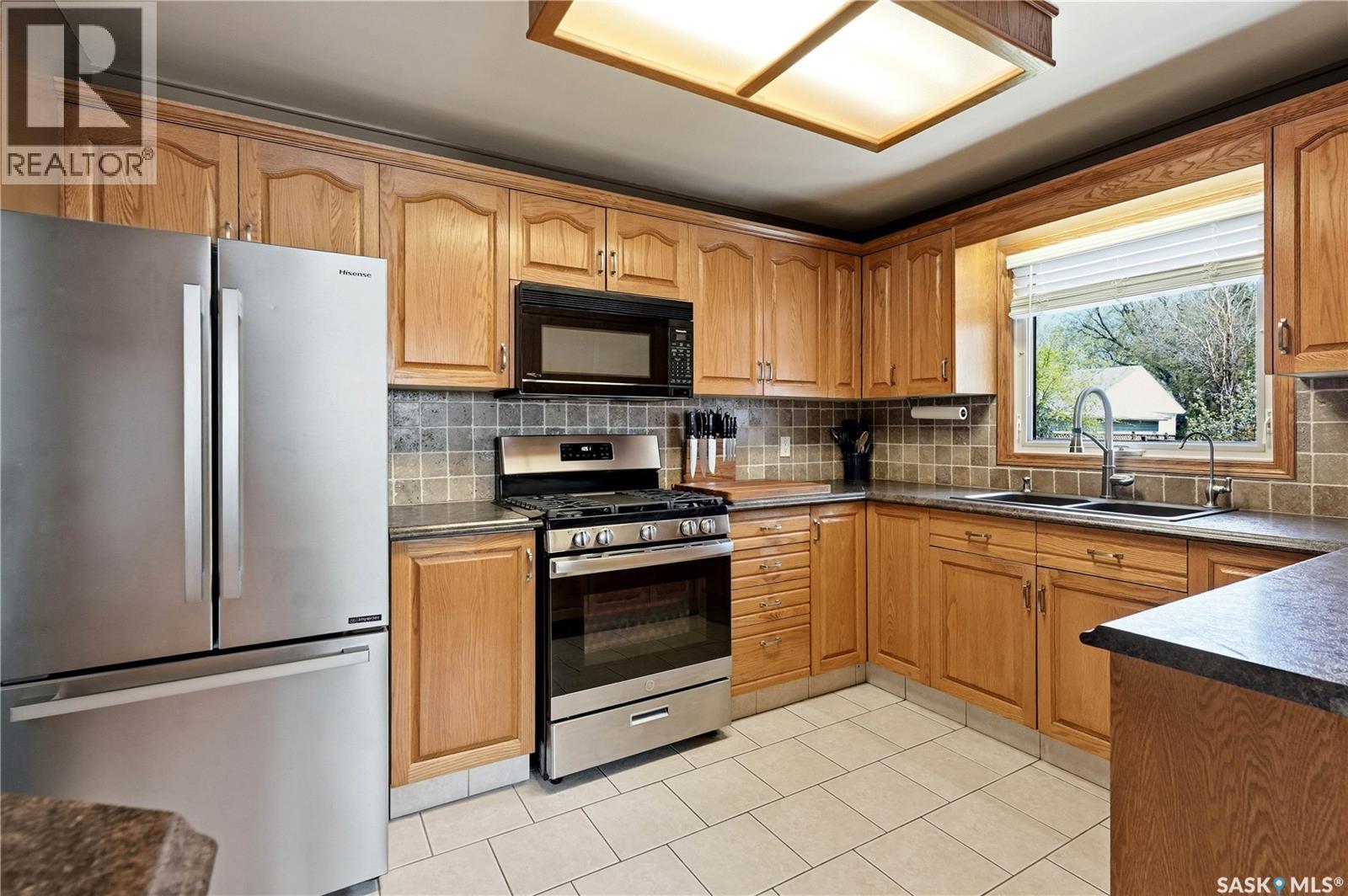 1120 Broadway Avenue E, Regina, SK - Indoor Photo Showing Kitchen With Stainless Steel Kitchen With Double Sink