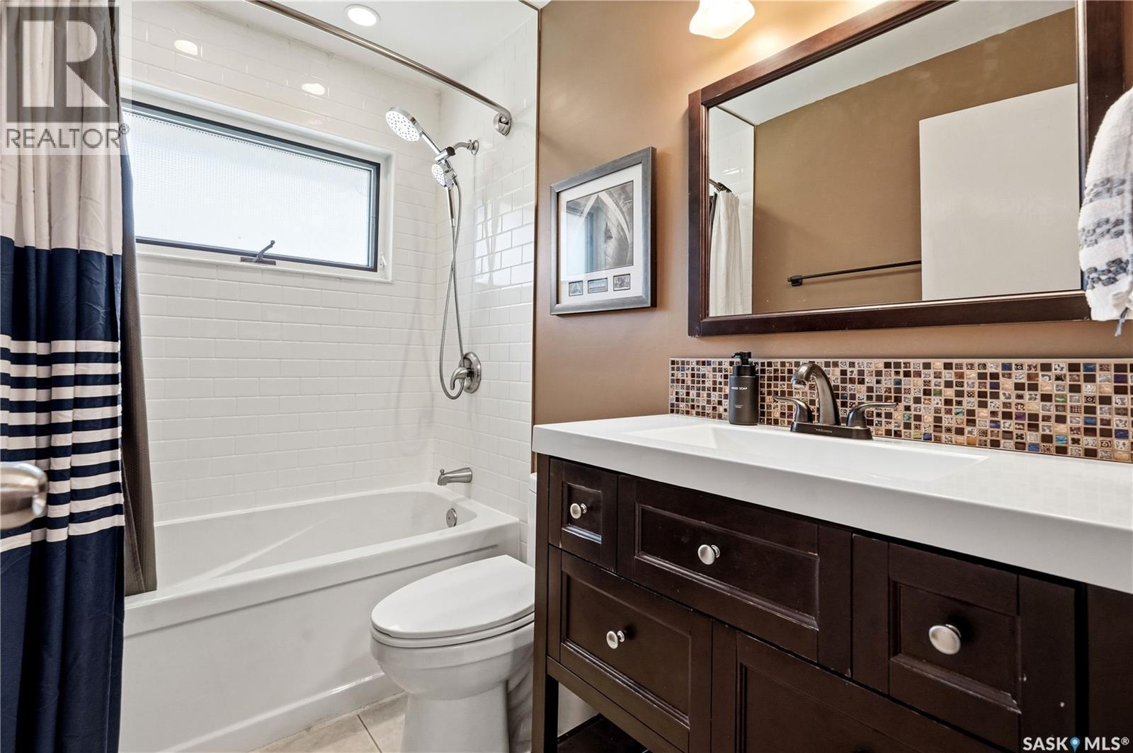 1120 Broadway Avenue E, Regina, SK - Indoor Photo Showing Bathroom
