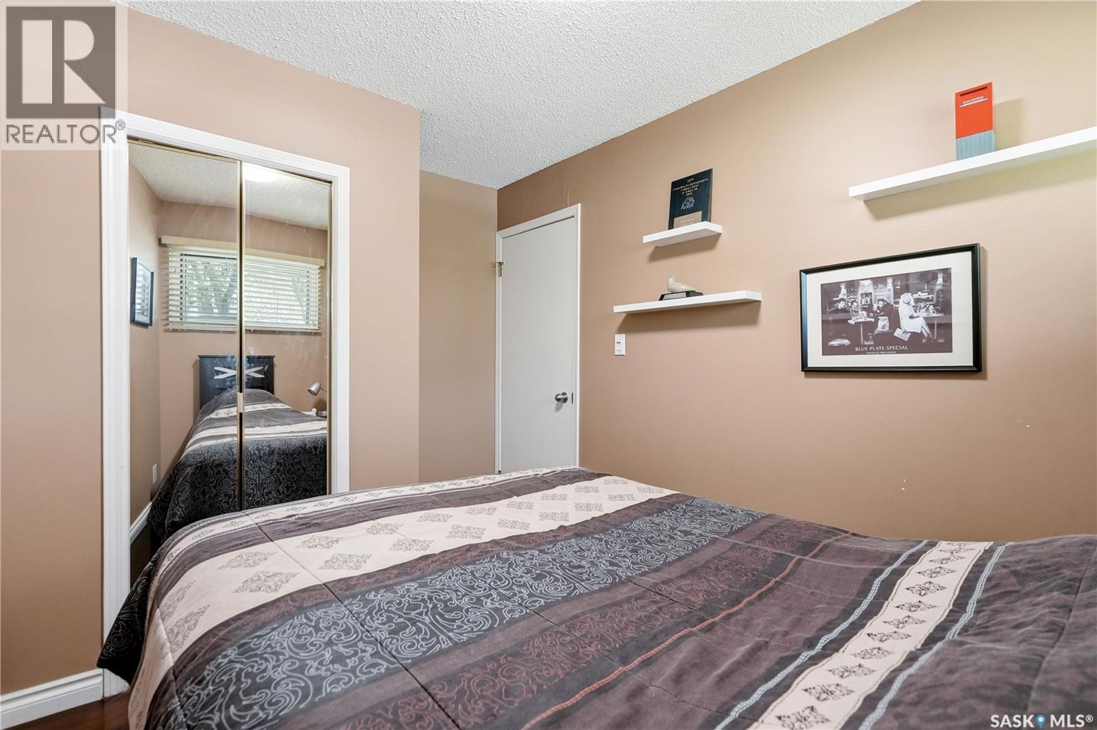 1120 Broadway Avenue E, Regina, SK - Indoor Photo Showing Bedroom