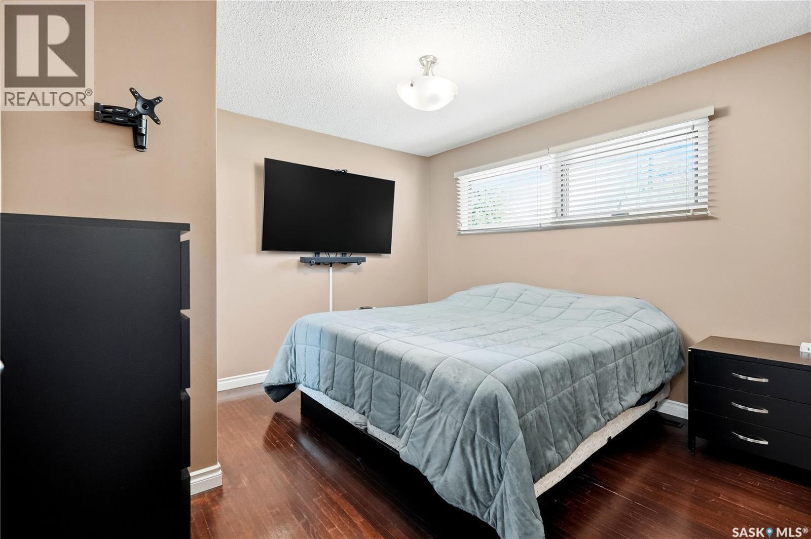 1120 Broadway Avenue E, Regina, SK - Indoor Photo Showing Bedroom