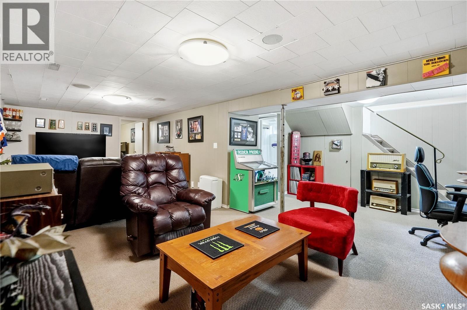 1120 Broadway Avenue E, Regina, SK - Indoor