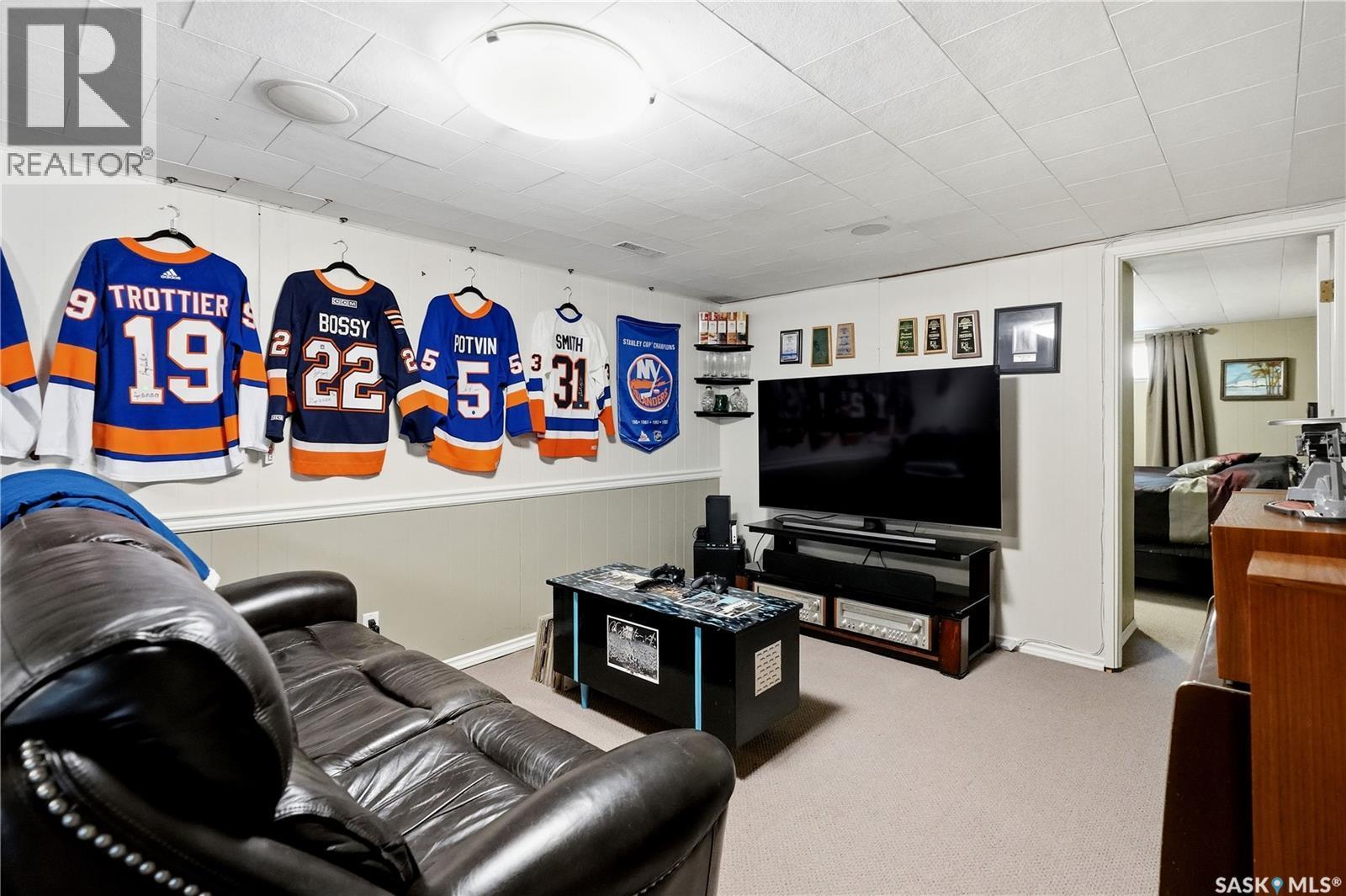 1120 Broadway Avenue E, Regina, SK - Indoor